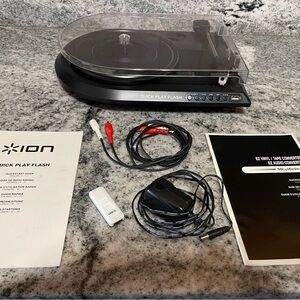 New w/o box. Quick Play Flash Turntable - Black